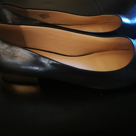 Flat Shoes - Picture 2 of 3